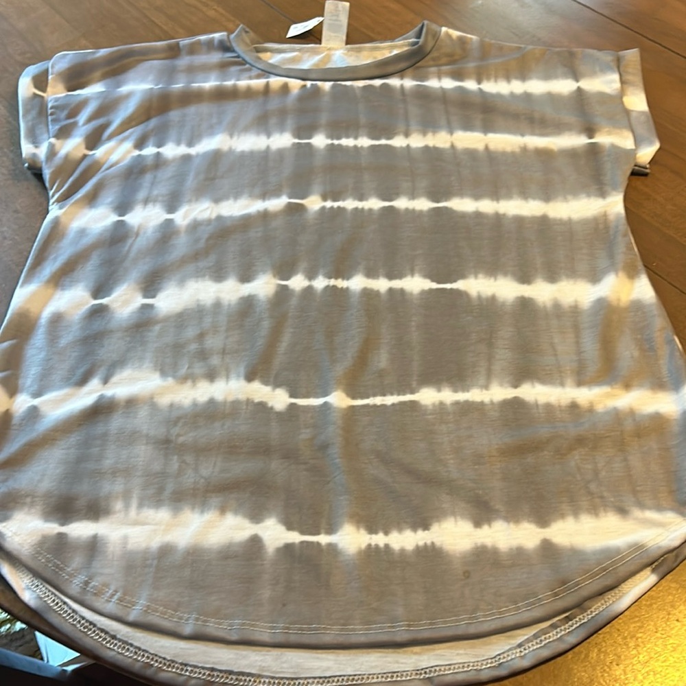 NWT Active Pro size large gray & white short sleeve top.